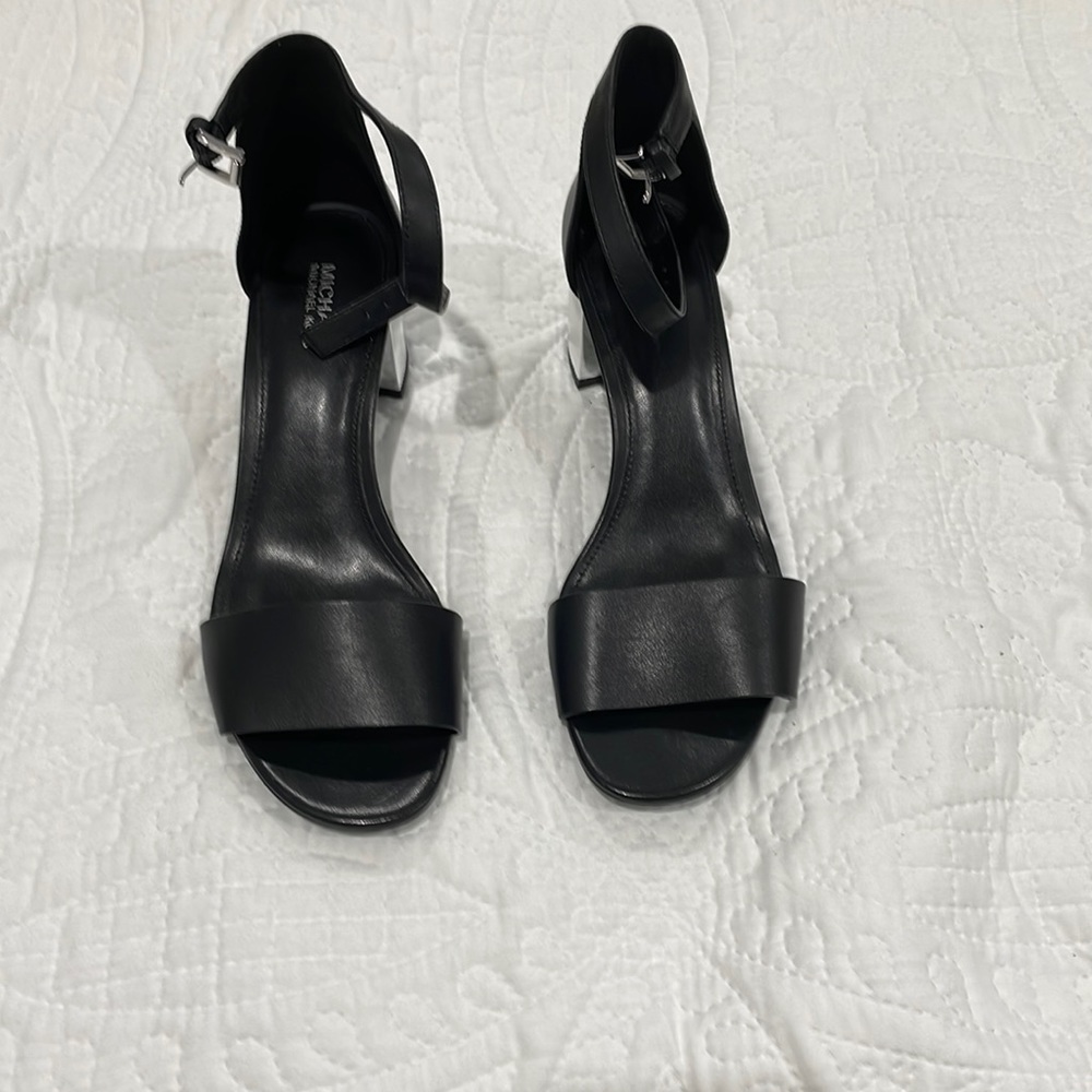 Michael kors sandal leather size 71/2